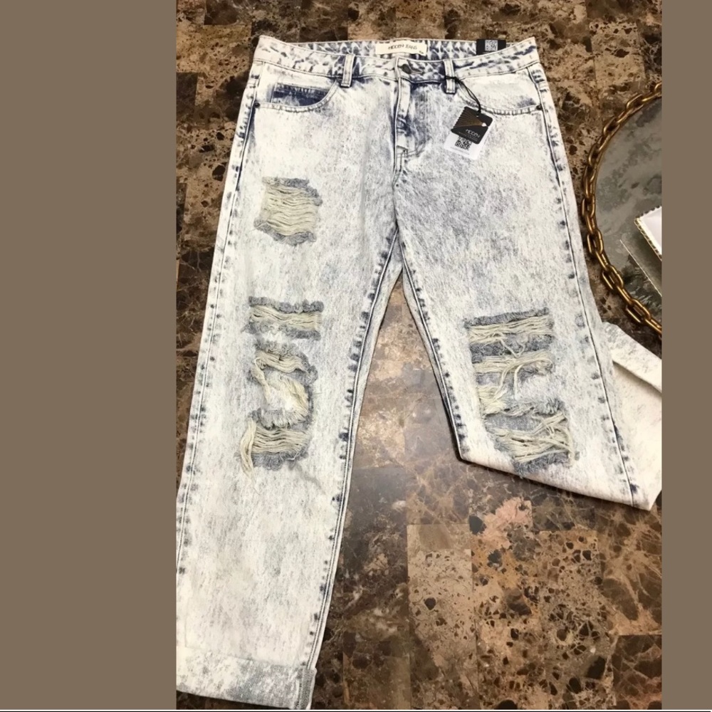 Hidden Boyfriend Slouch Distressed Denim Jeans